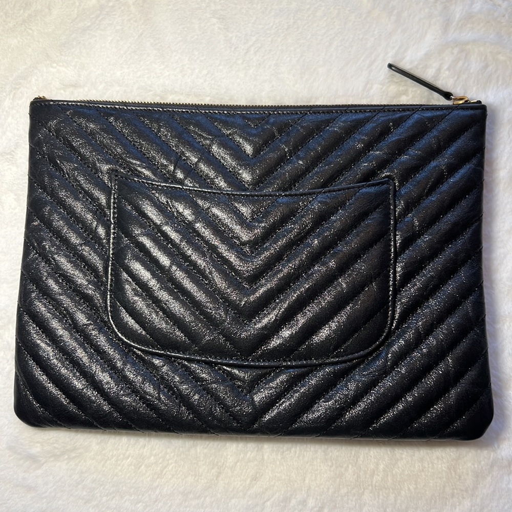 CHANEL CLUTCH - Picture 4 of 16